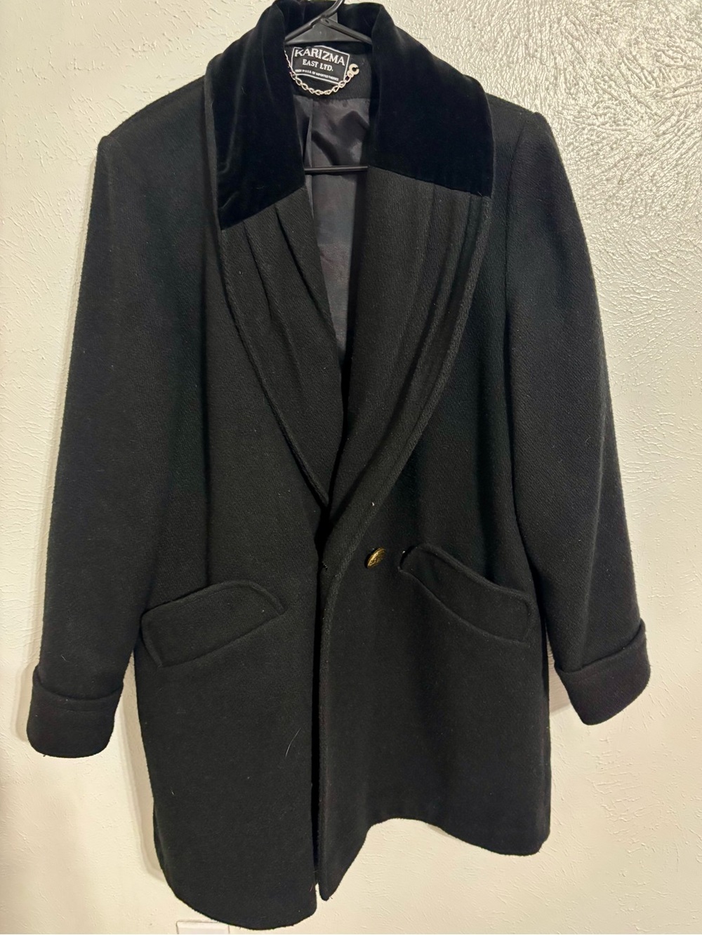 Vintage Karizma Black Wool Blend Coat with Velvet Collar 10